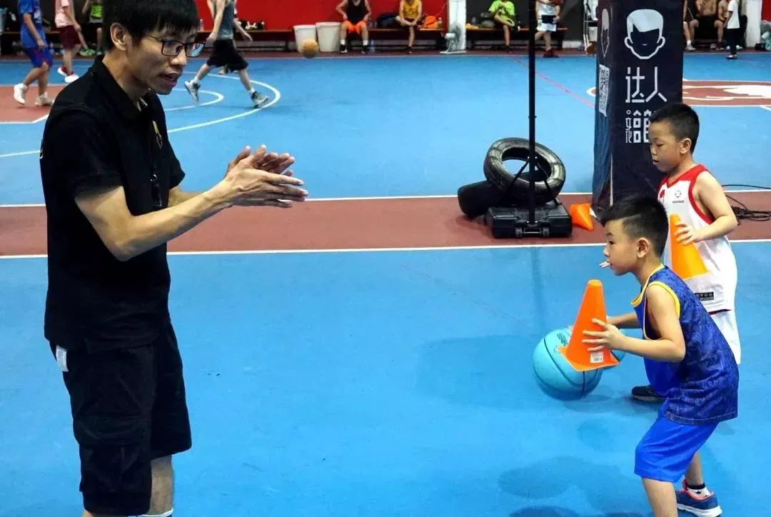 篮球封闭训练中的体能提升方案_2